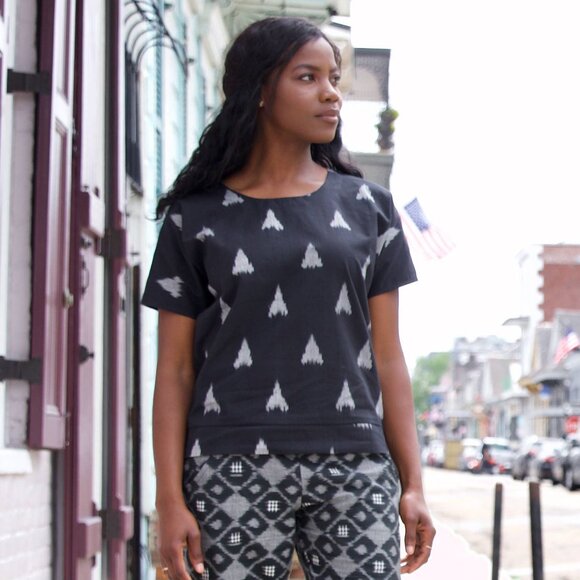 Fair Trade Genuine Ikat 100% Cotton Pullover Women's Shirt Small Passion Lilie - Picture 1 of 11